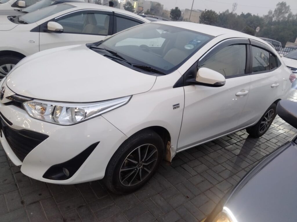 rent a toyota yaris in lahore